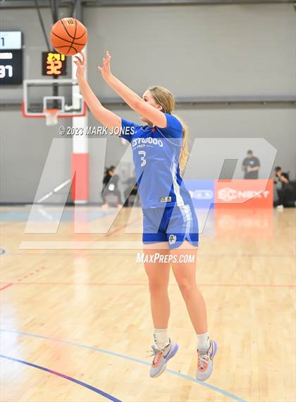Thumbnail 3 in Crestwood Prep College (Canada) vs. Bishop McNamara (Nike Tournament of Champions) photogallery.