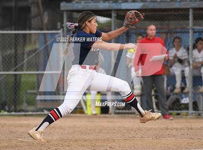 Thumbnail 2 in Notre Dame vs. Catholic - N.I. photogallery.