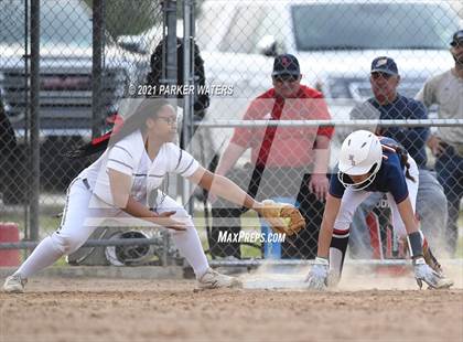 Thumbnail 1 in Notre Dame vs. Catholic - N.I. photogallery.