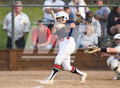 Thumbnail 2 in Notre Dame vs. Catholic - N.I. photogallery.