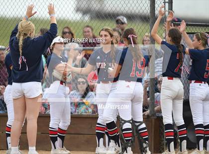 Thumbnail 2 in Notre Dame vs. Catholic - N.I. photogallery.