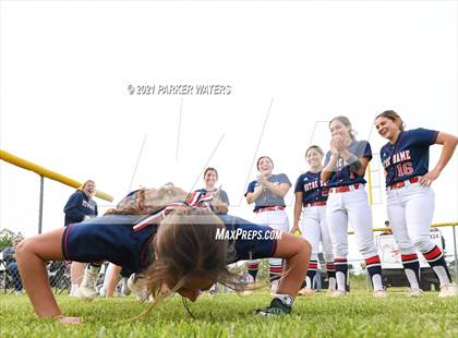 Thumbnail 3 in Notre Dame vs. Catholic - N.I. photogallery.