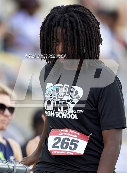 Thumbnail 3 in Lewis James Invitational (400 Meter) photogallery.