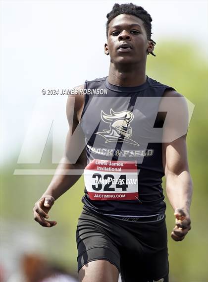 Thumbnail 1 in Lewis James Invitational (400 Meter) photogallery.