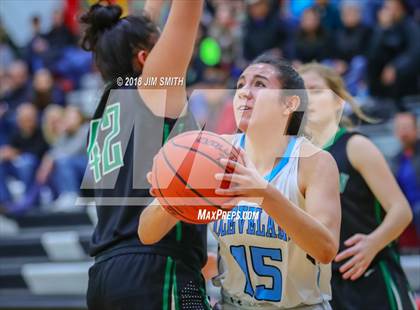 Thumbnail 2 in Farmington vs. Cleveland (Albuquerque Academy Joe Armijo Basketball Classic) photogallery.