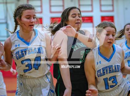 Thumbnail 2 in Farmington vs. Cleveland (Albuquerque Academy Joe Armijo Basketball Classic) photogallery.