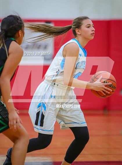 Thumbnail 2 in Farmington vs. Cleveland (Albuquerque Academy Joe Armijo Basketball Classic) photogallery.