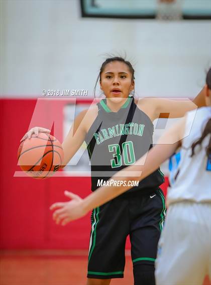 Thumbnail 2 in Farmington vs. Cleveland (Albuquerque Academy Joe Armijo Basketball Classic) photogallery.