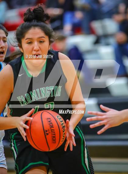 Thumbnail 2 in Farmington vs. Cleveland (Albuquerque Academy Joe Armijo Basketball Classic) photogallery.