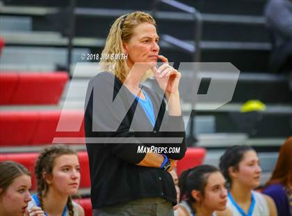 Thumbnail 3 in Farmington vs. Cleveland (Albuquerque Academy Joe Armijo Basketball Classic) photogallery.