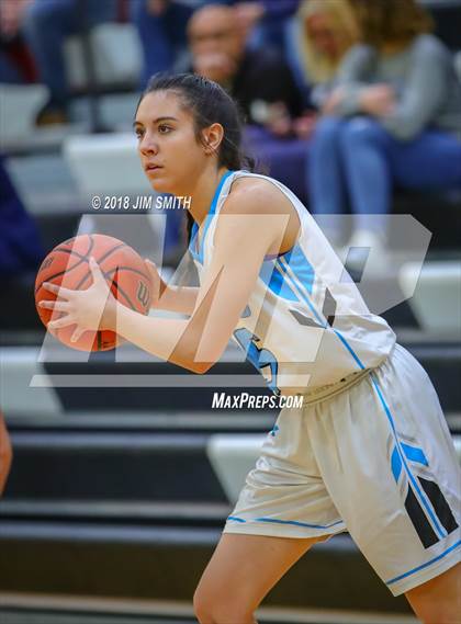Thumbnail 3 in Farmington vs. Cleveland (Albuquerque Academy Joe Armijo Basketball Classic) photogallery.