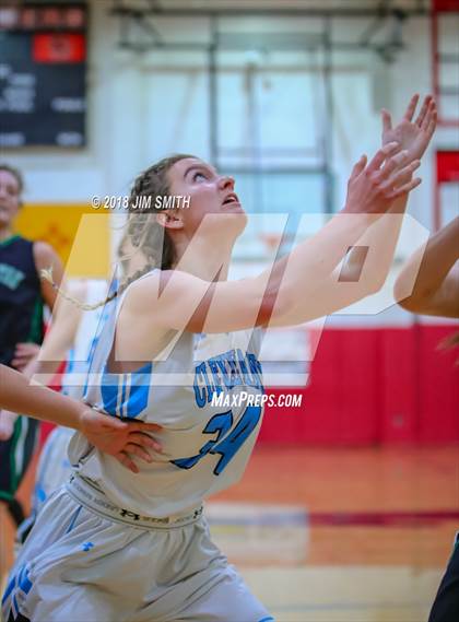 Thumbnail 1 in Farmington vs. Cleveland (Albuquerque Academy Joe Armijo Basketball Classic) photogallery.