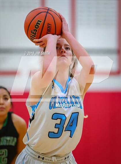 Thumbnail 2 in Farmington vs. Cleveland (Albuquerque Academy Joe Armijo Basketball Classic) photogallery.