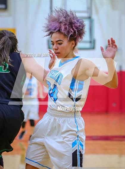Thumbnail 3 in Farmington vs. Cleveland (Albuquerque Academy Joe Armijo Basketball Classic) photogallery.