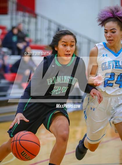 Thumbnail 2 in Farmington vs. Cleveland (Albuquerque Academy Joe Armijo Basketball Classic) photogallery.