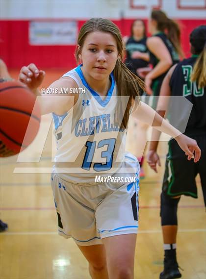 Thumbnail 1 in Farmington vs. Cleveland (Albuquerque Academy Joe Armijo Basketball Classic) photogallery.