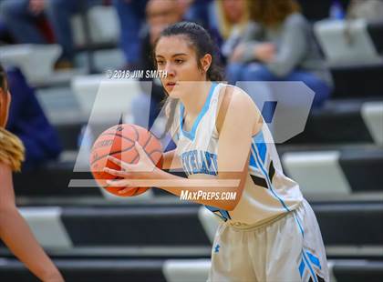Thumbnail 2 in Farmington vs. Cleveland (Albuquerque Academy Joe Armijo Basketball Classic) photogallery.