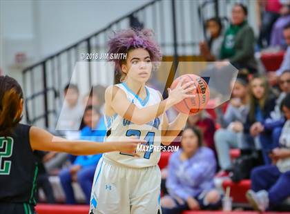 Thumbnail 3 in Farmington vs. Cleveland (Albuquerque Academy Joe Armijo Basketball Classic) photogallery.