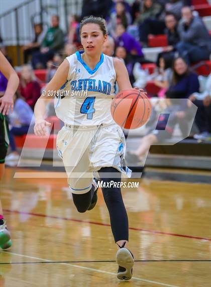 Thumbnail 2 in Farmington vs. Cleveland (Albuquerque Academy Joe Armijo Basketball Classic) photogallery.