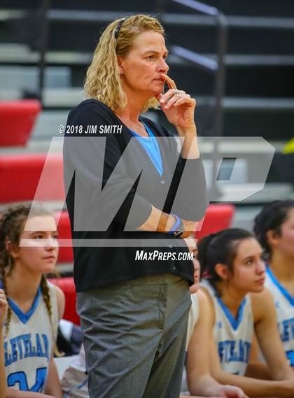 Thumbnail 2 in Farmington vs. Cleveland (Albuquerque Academy Joe Armijo Basketball Classic) photogallery.