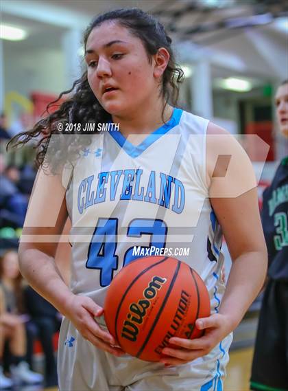 Thumbnail 1 in Farmington vs. Cleveland (Albuquerque Academy Joe Armijo Basketball Classic) photogallery.