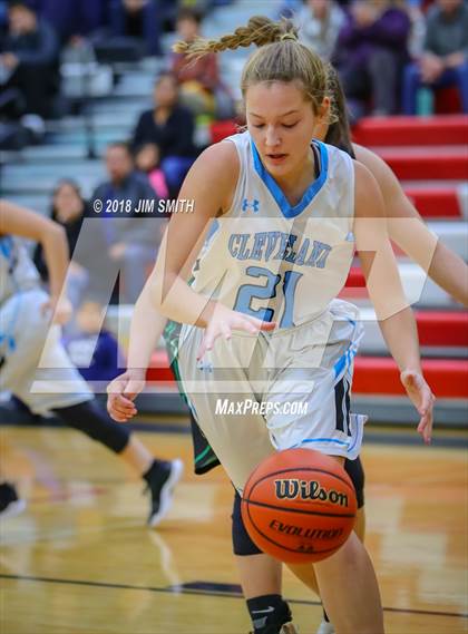 Thumbnail 1 in Farmington vs. Cleveland (Albuquerque Academy Joe Armijo Basketball Classic) photogallery.