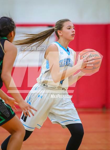 Thumbnail 1 in Farmington vs. Cleveland (Albuquerque Academy Joe Armijo Basketball Classic) photogallery.