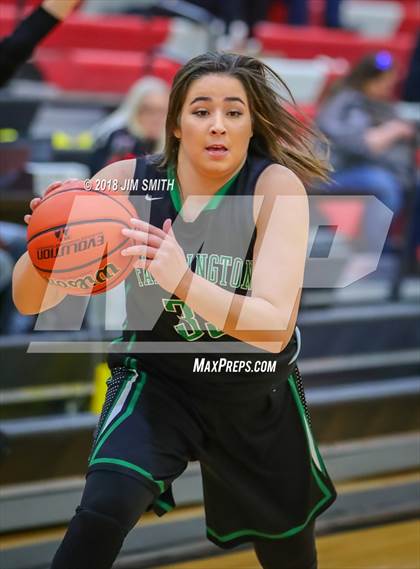 Thumbnail 3 in Farmington vs. Cleveland (Albuquerque Academy Joe Armijo Basketball Classic) photogallery.