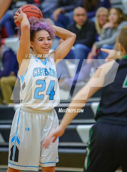 Thumbnail 1 in Farmington vs. Cleveland (Albuquerque Academy Joe Armijo Basketball Classic) photogallery.