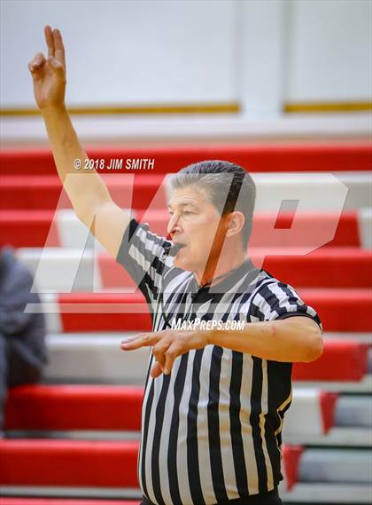 Thumbnail 1 in Farmington vs. Cleveland (Albuquerque Academy Joe Armijo Basketball Classic) photogallery.