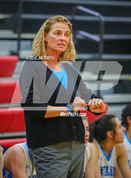 Thumbnail 2 in Farmington vs. Cleveland (Albuquerque Academy Joe Armijo Basketball Classic) photogallery.