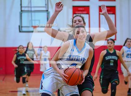 Thumbnail 3 in Farmington vs. Cleveland (Albuquerque Academy Joe Armijo Basketball Classic) photogallery.