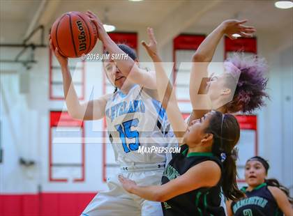 Thumbnail 3 in Farmington vs. Cleveland (Albuquerque Academy Joe Armijo Basketball Classic) photogallery.