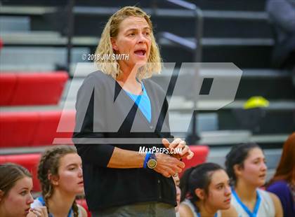 Thumbnail 1 in Farmington vs. Cleveland (Albuquerque Academy Joe Armijo Basketball Classic) photogallery.