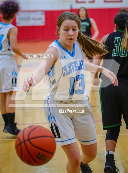 Thumbnail 2 in Farmington vs. Cleveland (Albuquerque Academy Joe Armijo Basketball Classic) photogallery.