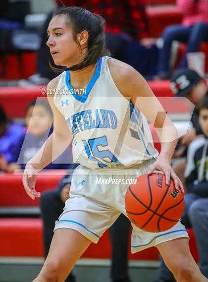 Thumbnail 2 in Farmington vs. Cleveland (Albuquerque Academy Joe Armijo Basketball Classic) photogallery.