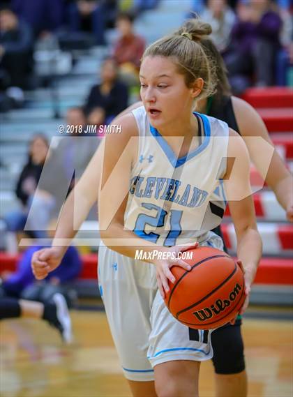Thumbnail 2 in Farmington vs. Cleveland (Albuquerque Academy Joe Armijo Basketball Classic) photogallery.