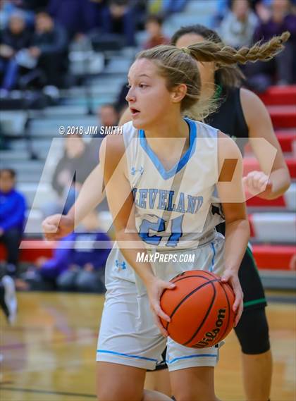 Thumbnail 3 in Farmington vs. Cleveland (Albuquerque Academy Joe Armijo Basketball Classic) photogallery.