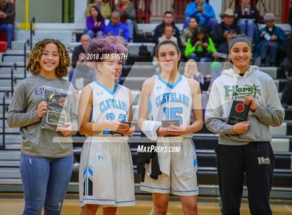 Thumbnail 2 in Farmington vs. Cleveland (Albuquerque Academy Joe Armijo Basketball Classic) photogallery.