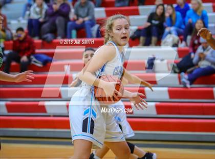 Thumbnail 3 in Farmington vs. Cleveland (Albuquerque Academy Joe Armijo Basketball Classic) photogallery.