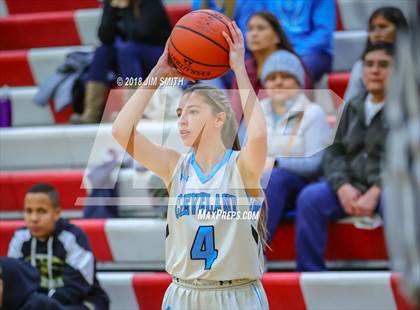 Thumbnail 3 in Farmington vs. Cleveland (Albuquerque Academy Joe Armijo Basketball Classic) photogallery.