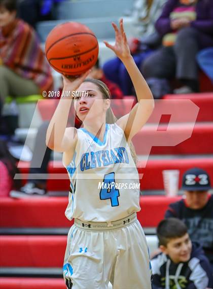 Thumbnail 2 in Farmington vs. Cleveland (Albuquerque Academy Joe Armijo Basketball Classic) photogallery.