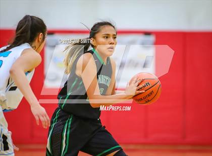 Thumbnail 3 in Farmington vs. Cleveland (Albuquerque Academy Joe Armijo Basketball Classic) photogallery.