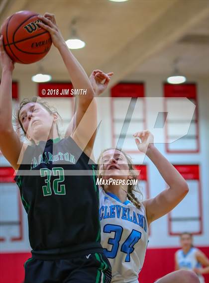 Thumbnail 3 in Farmington vs. Cleveland (Albuquerque Academy Joe Armijo Basketball Classic) photogallery.