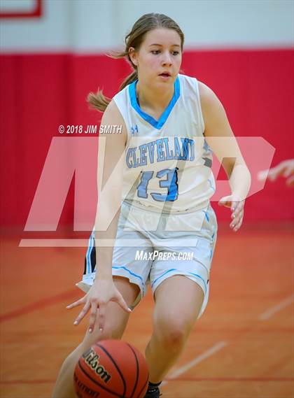 Thumbnail 2 in Farmington vs. Cleveland (Albuquerque Academy Joe Armijo Basketball Classic) photogallery.