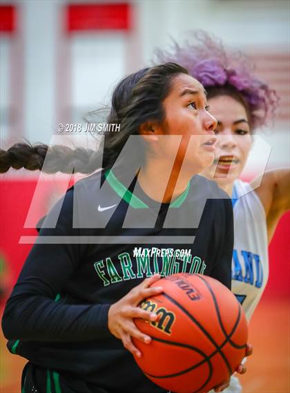 Thumbnail 1 in Farmington vs. Cleveland (Albuquerque Academy Joe Armijo Basketball Classic) photogallery.