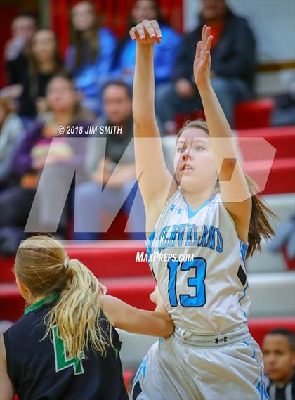 Thumbnail 3 in Farmington vs. Cleveland (Albuquerque Academy Joe Armijo Basketball Classic) photogallery.