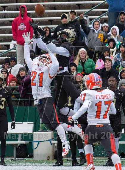 Thumbnail 2 in San Angelo Central vs. Fossil Ridge (UIL 5A D2 Area Playoff) photogallery.