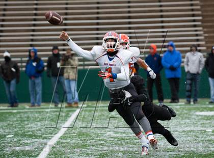 Thumbnail 2 in San Angelo Central vs. Fossil Ridge (UIL 5A D2 Area Playoff) photogallery.