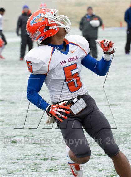 Thumbnail 3 in San Angelo Central vs. Fossil Ridge (UIL 5A D2 Area Playoff) photogallery.